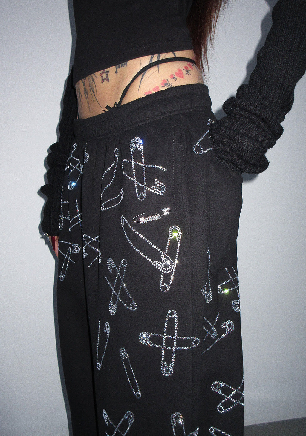 HEIST RHINESTONE SAFETY PIN OVERSIZED SWEATPANTS BLACK